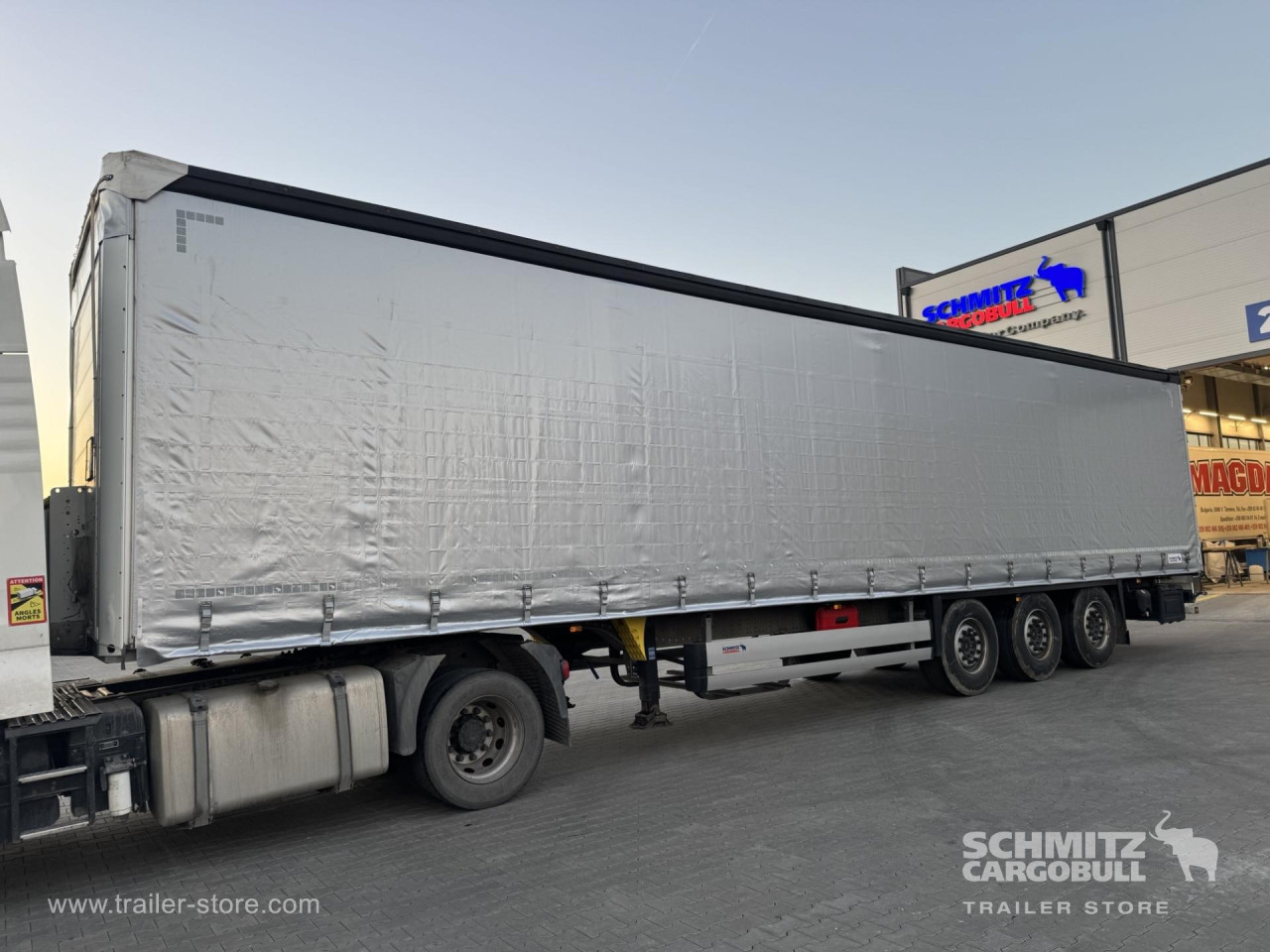 Schmitz Cargobull Curtainsider Standard 