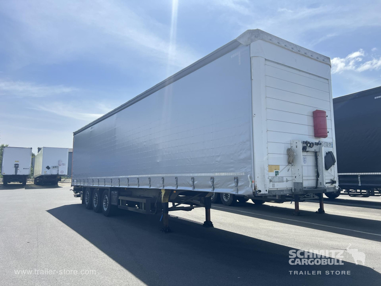 Schmitz Cargobull Semitrailer Curtainsider Standard Hayon 