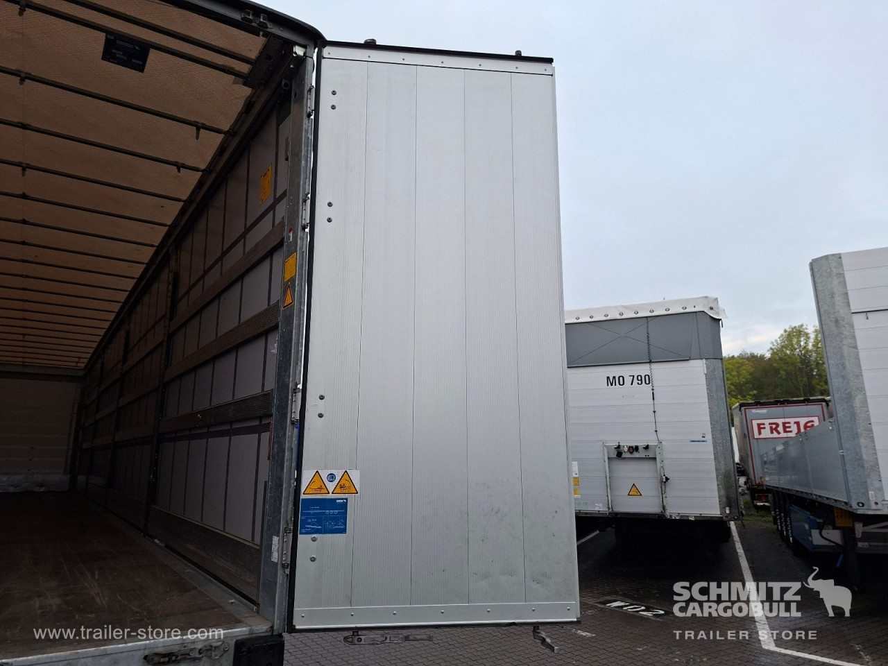 Schmitz Cargobull Curtainsider Standard Getränke 