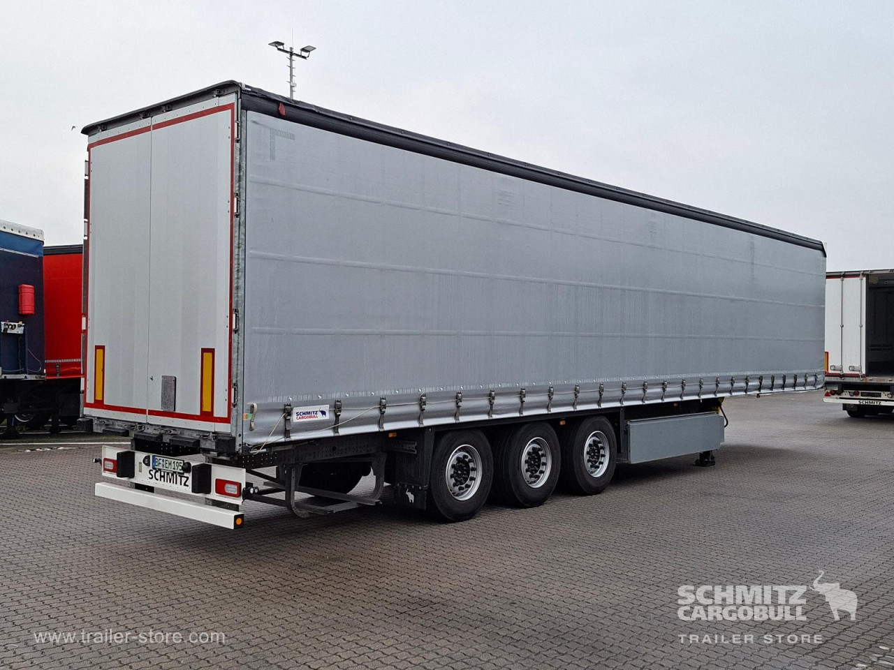 Schmitz Cargobull Curtainsider Standard Getränke 