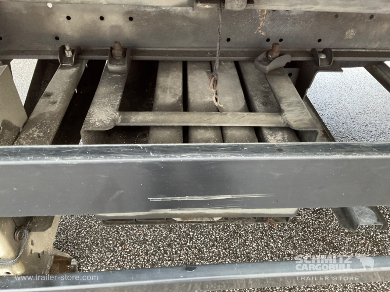 Schmitz Cargobull Curtainsider Standard Forklift holder 