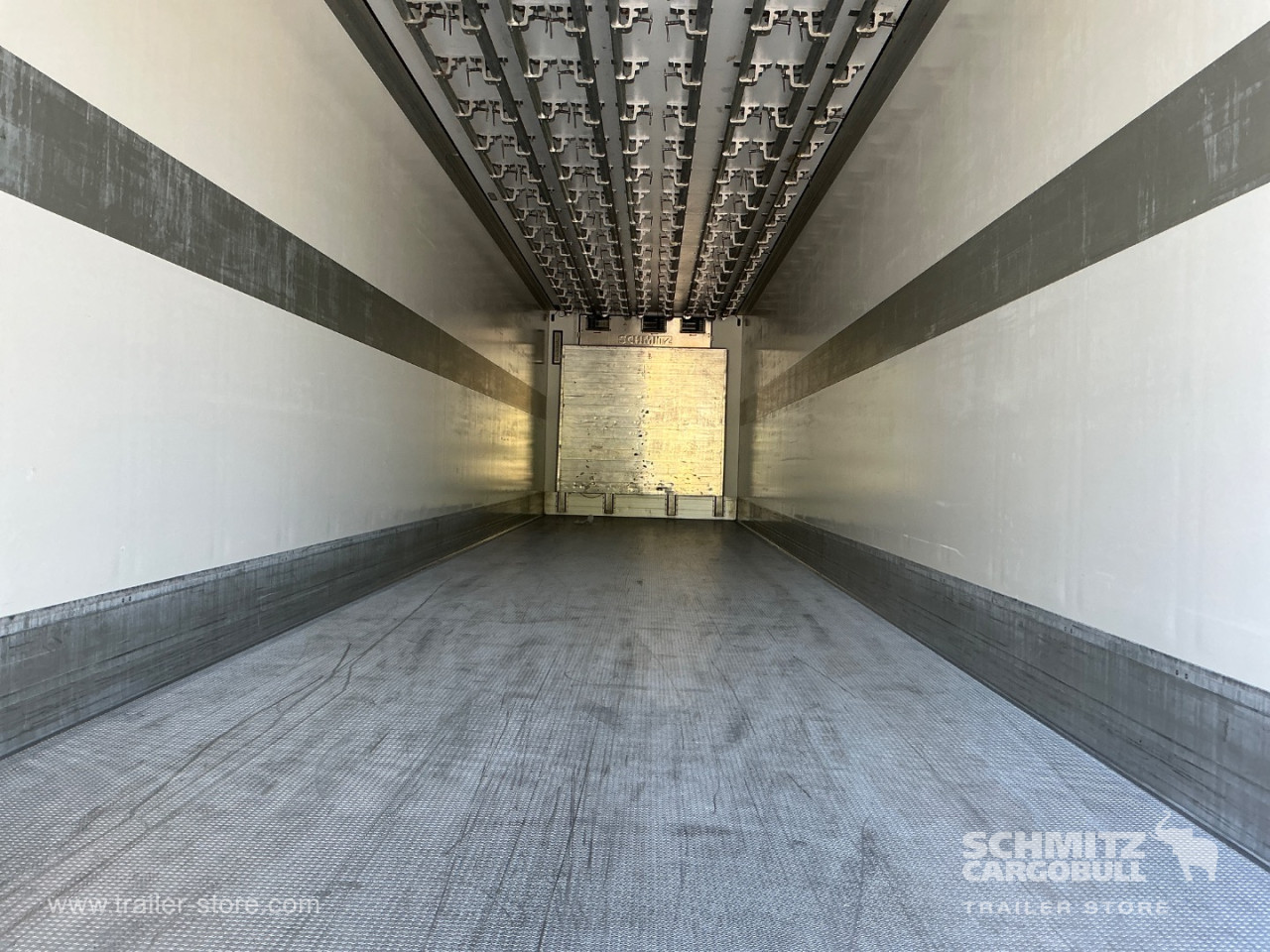 Schmitz Cargobull Reefer Meat hanging system 