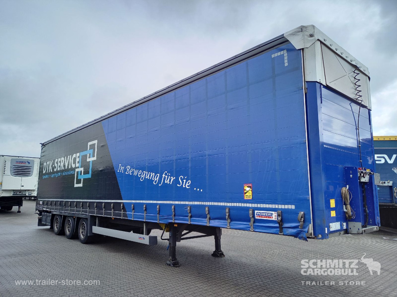 Schmitz Cargobull Curtainsider Mega Getränke 