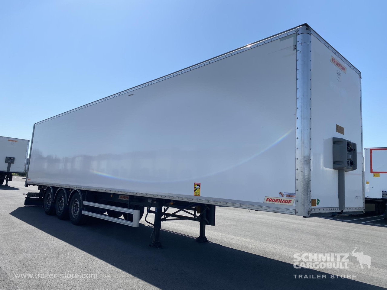 FRUEHAUF Semitrailer Dryfreight Standard Porte relevante 