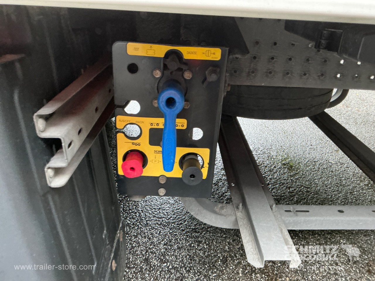 Schmitz Cargobull Reefer Meat hanging system 