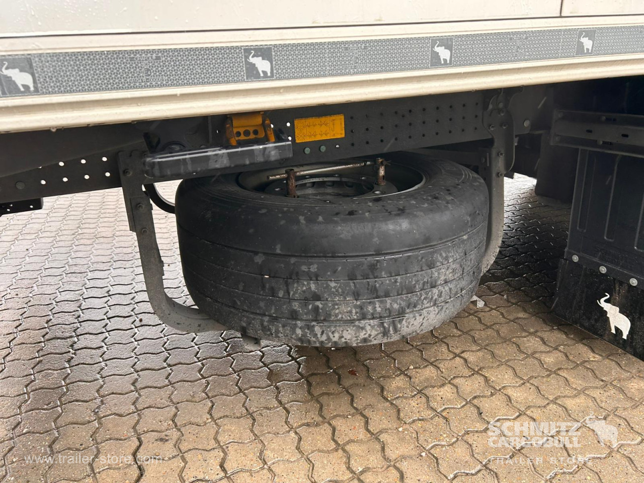 Schmitz Cargobull Reefer Meat hanging system 