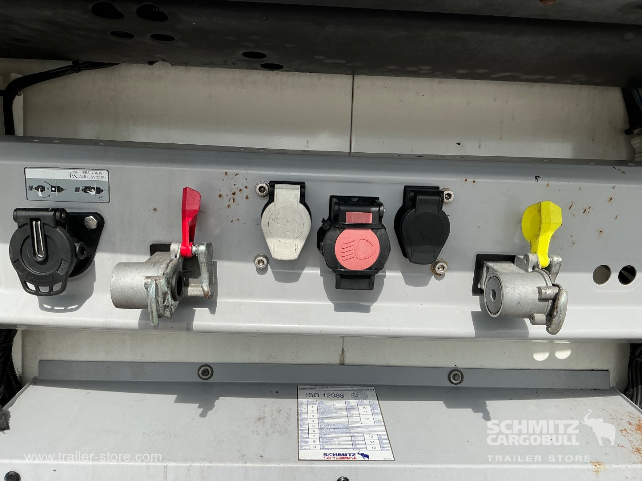 Schmitz Cargobull Reefer Meat hanging system 