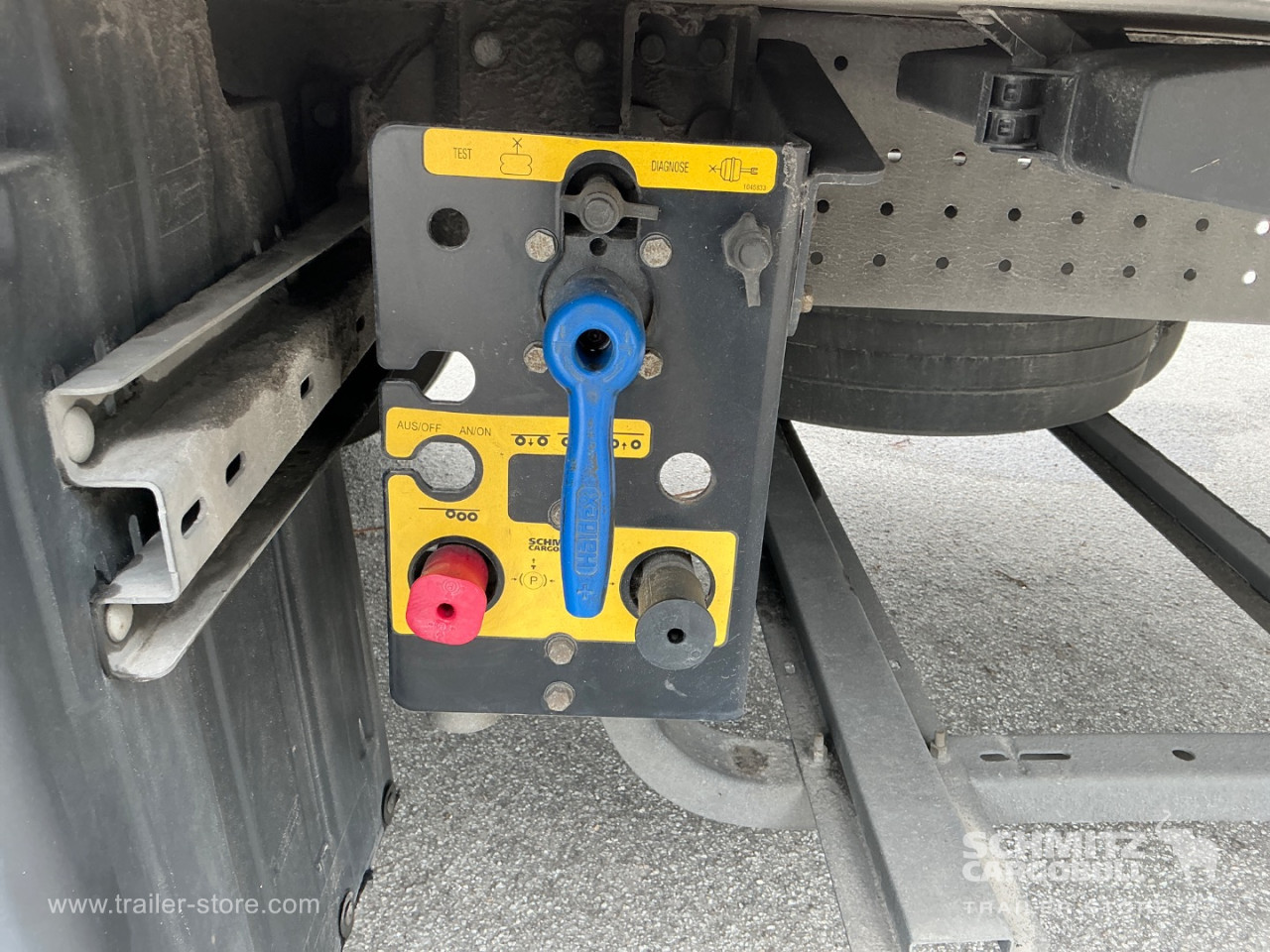 Schmitz Cargobull Reefer Meat hanging system 
