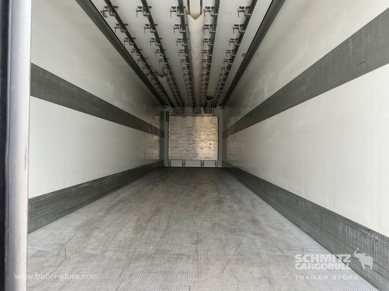 Schmitz Cargobull Reefer Meat hanging system 