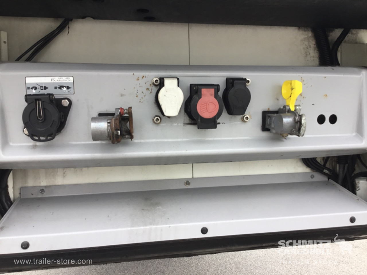 Schmitz Cargobull Reefer Meat hanging system 