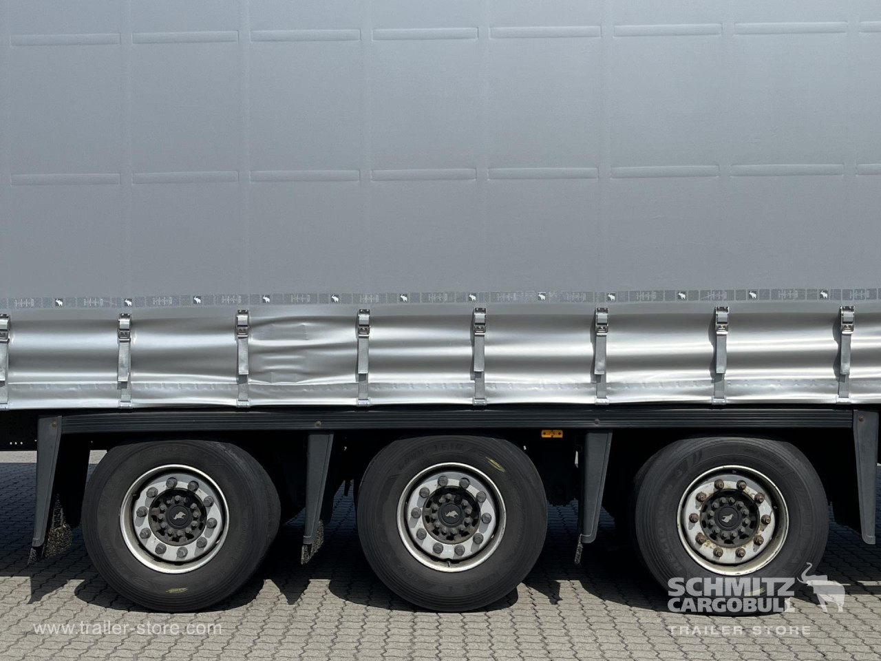 Schmitz Cargobull Curtainsider Mega Getränke 