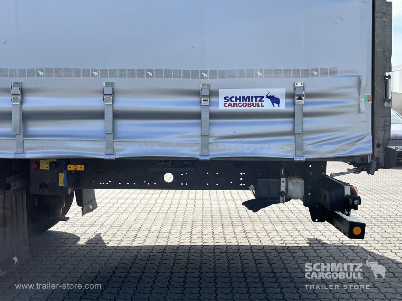 Schmitz Cargobull Curtainsider Mega Getränke 