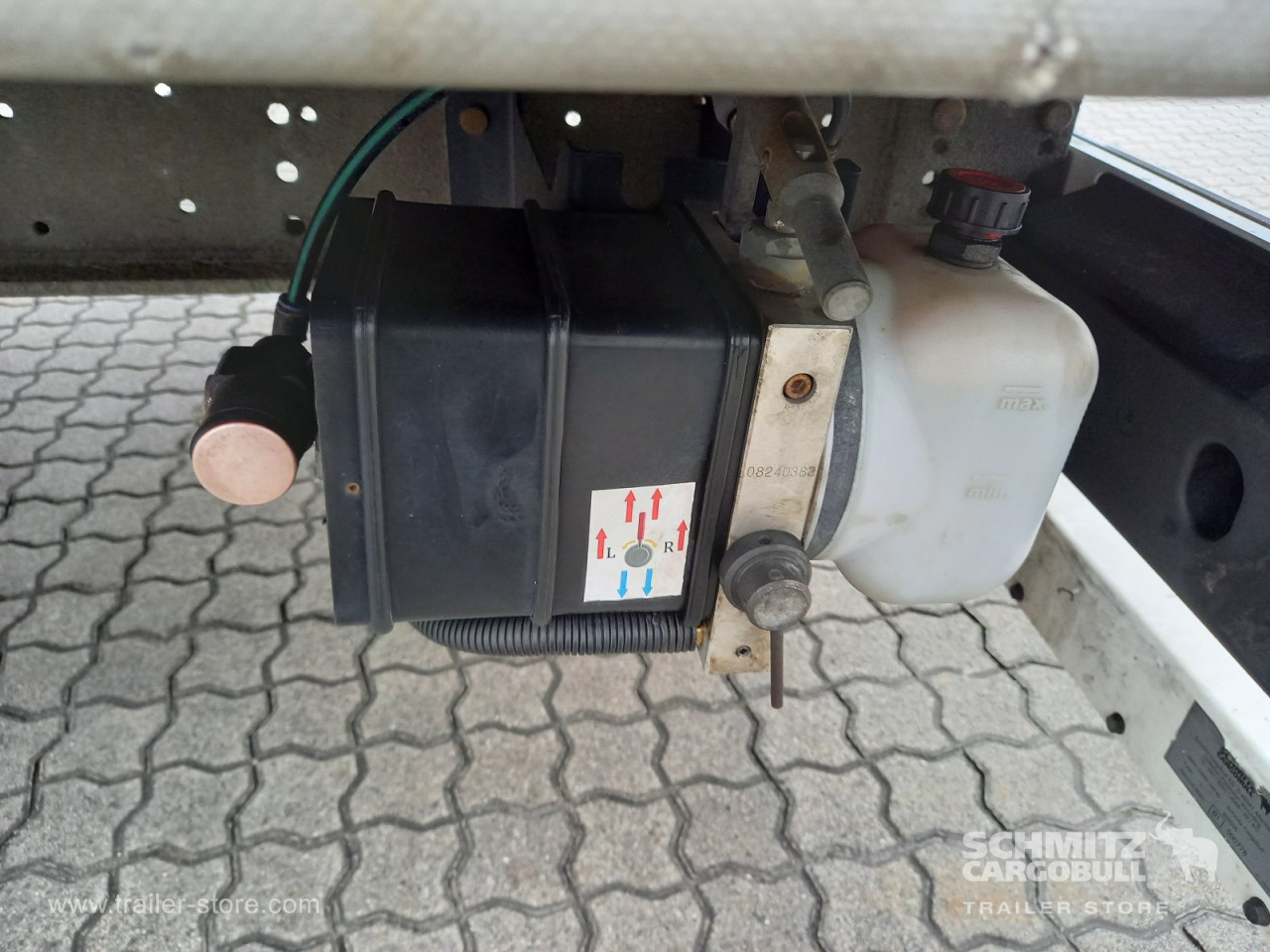 Schmitz Cargobull Curtainsider Mega Getränke 