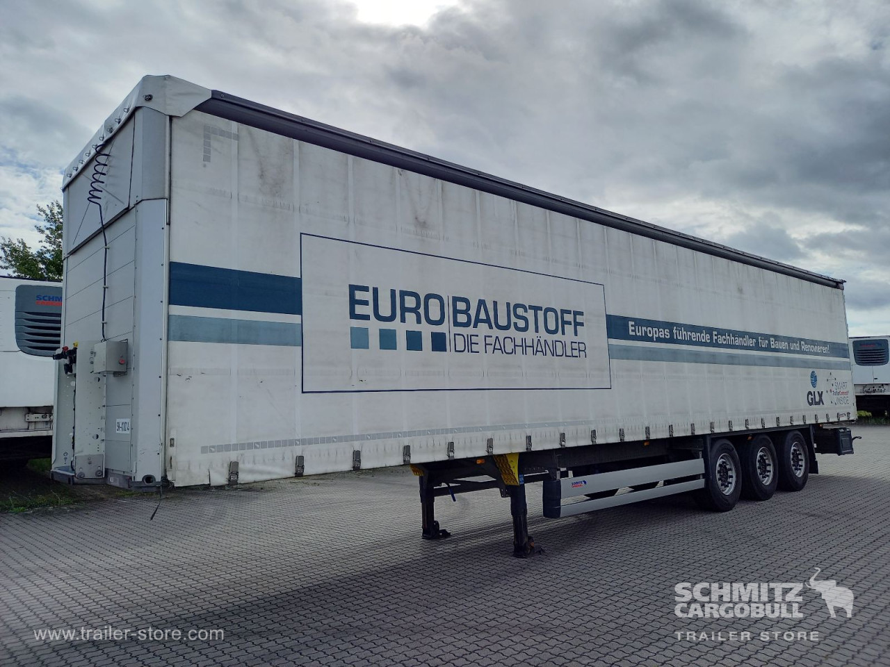 Schmitz Cargobull Curtainsider Standard Getränke 