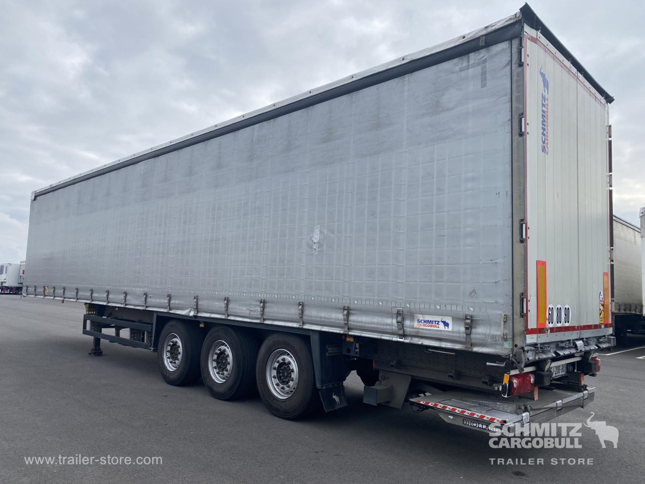 Schmitz Cargobull Semitrailer Curtainsider Standard Hayon 