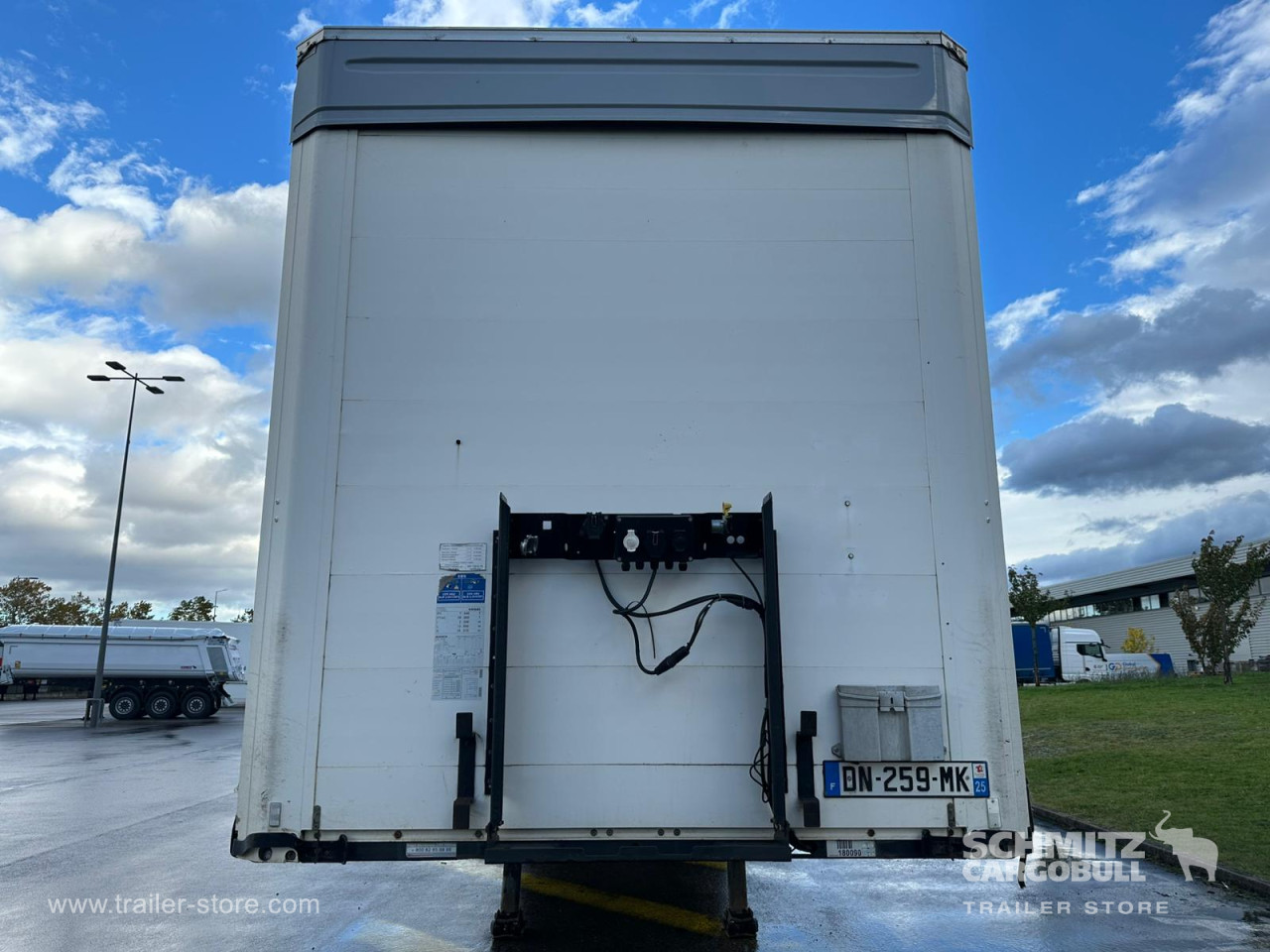 KOEGEL Semitrailer Curtainsider Standard 