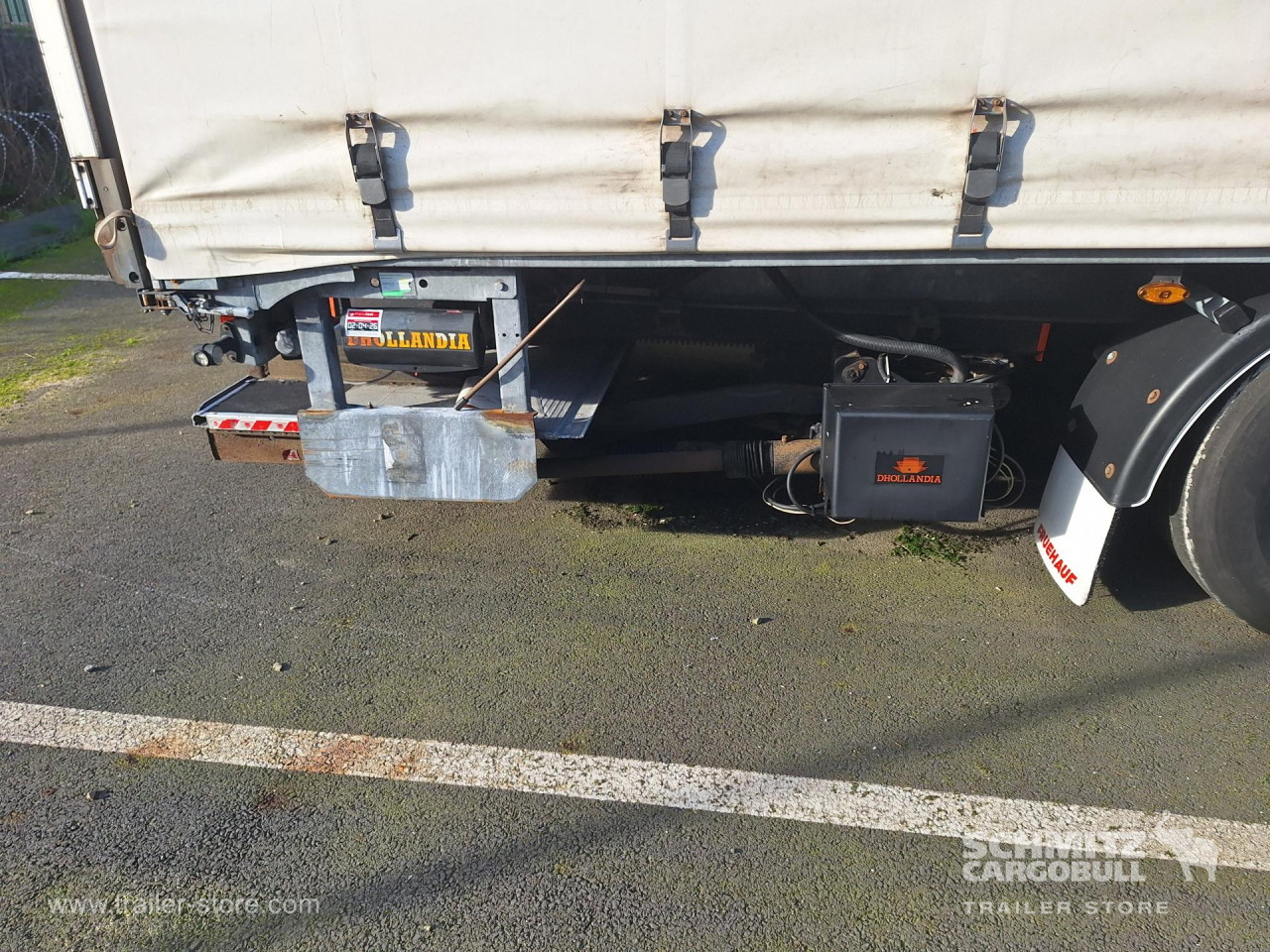 FRUEHAUF Semitrailer Curtainsider Standard Hayon 