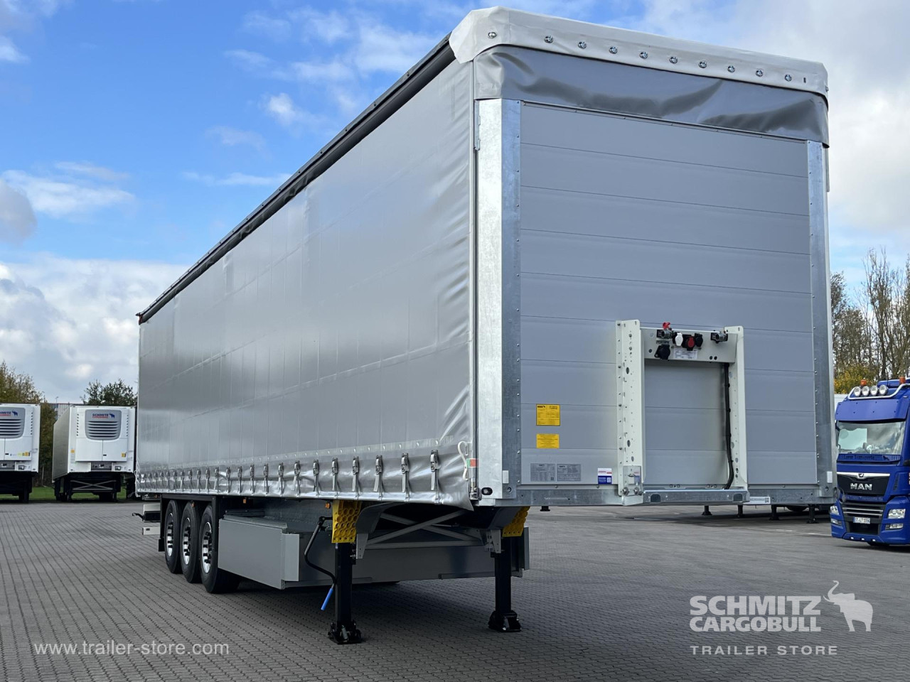 Schmitz Cargobull Curtainsider Standard Getränke 