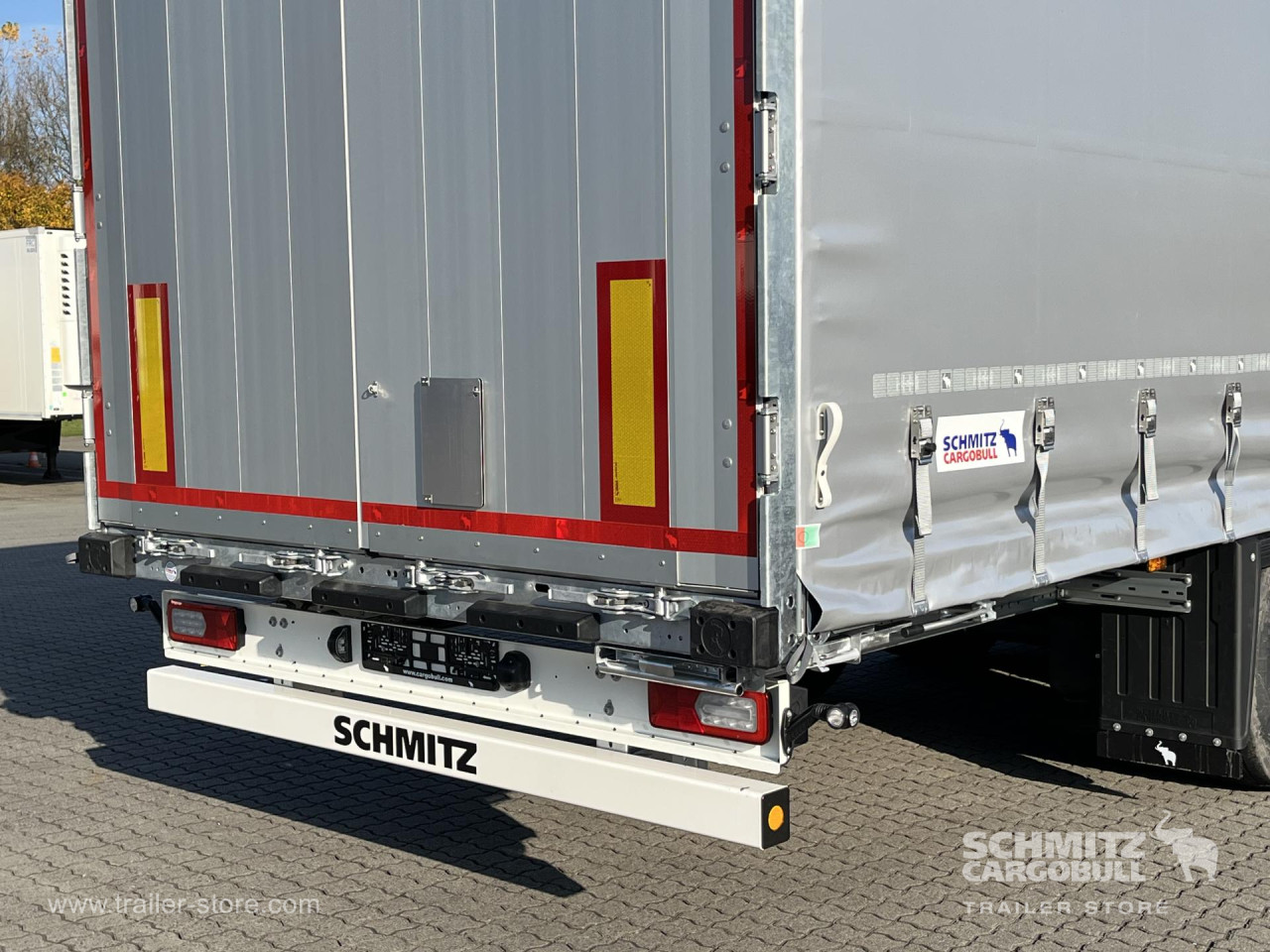 Schmitz Cargobull Curtainsider Mega Getränke 