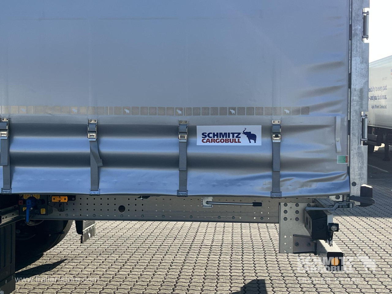 Schmitz Cargobull Curtainsider Mega Getränke 