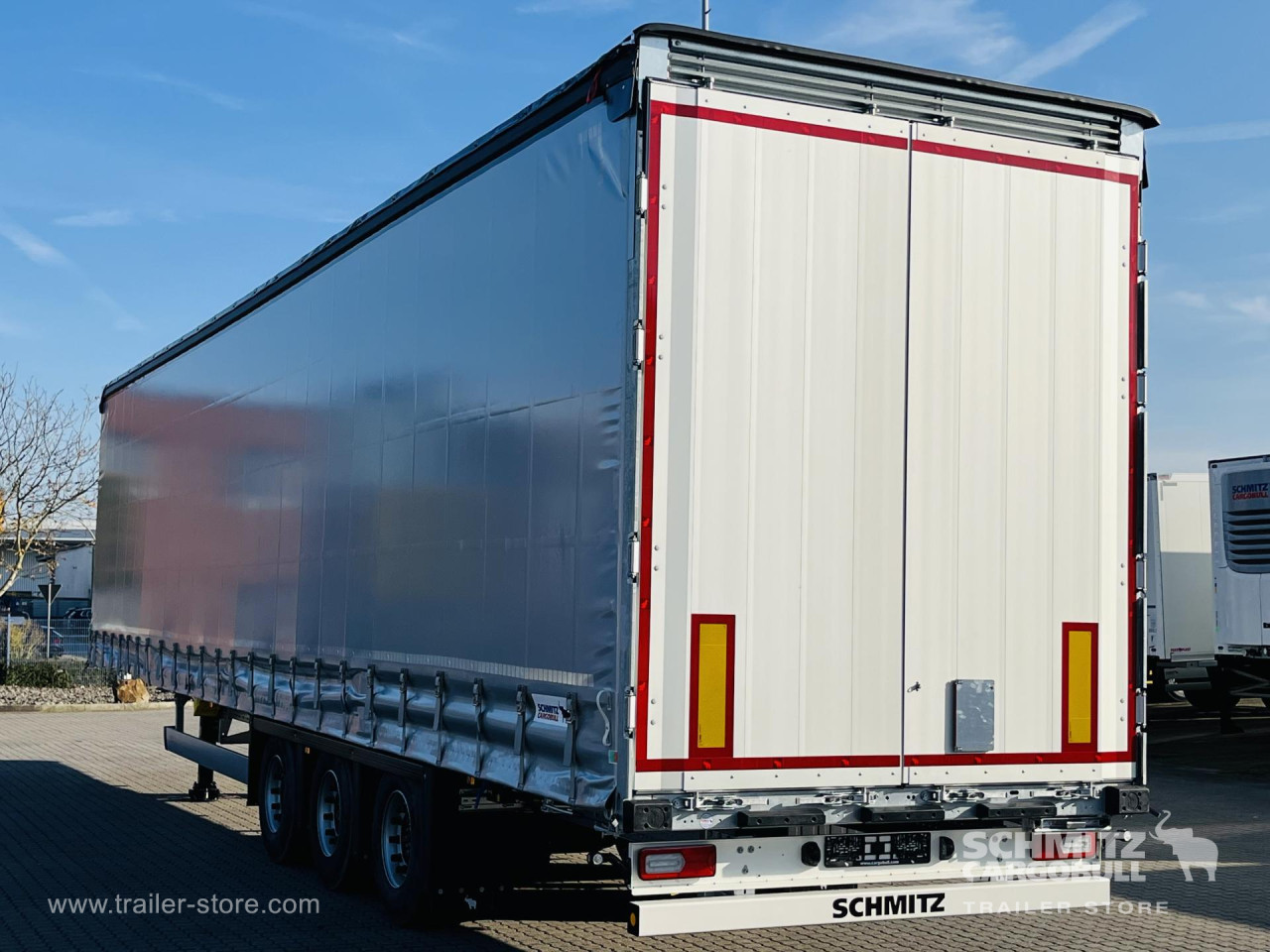 Schmitz Cargobull Curtainsider Mega Getränke 