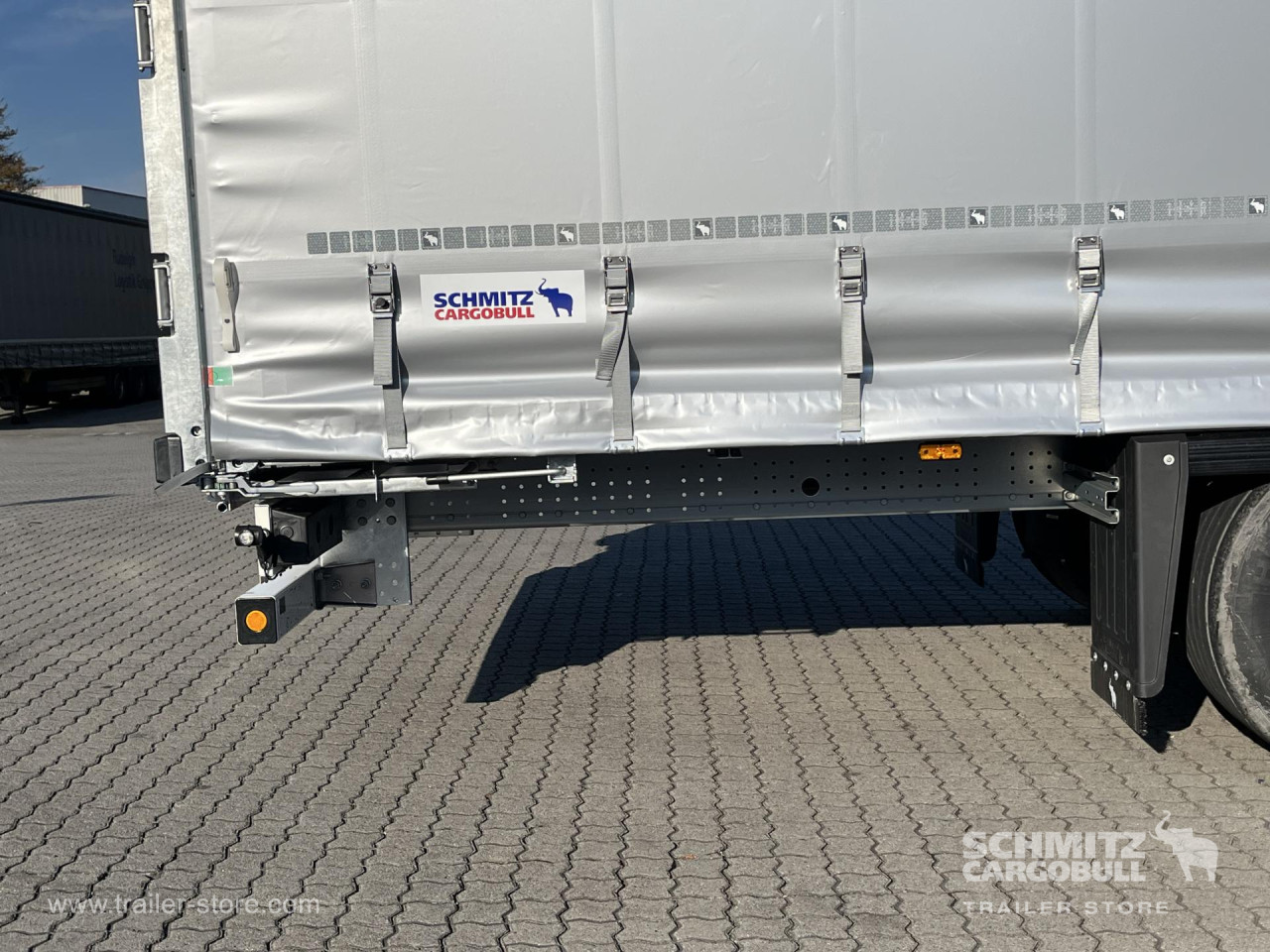 Schmitz Cargobull Curtainsider Mega Getränke 