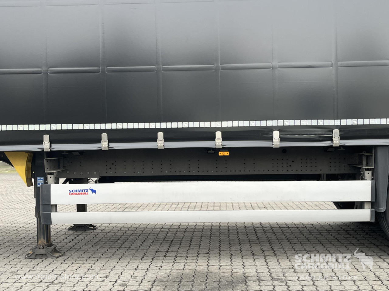 Schmitz Cargobull Curtainsider Standard Getränke 