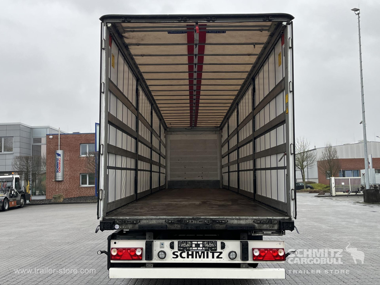 Schmitz Cargobull Curtainsider Standard Getränke 