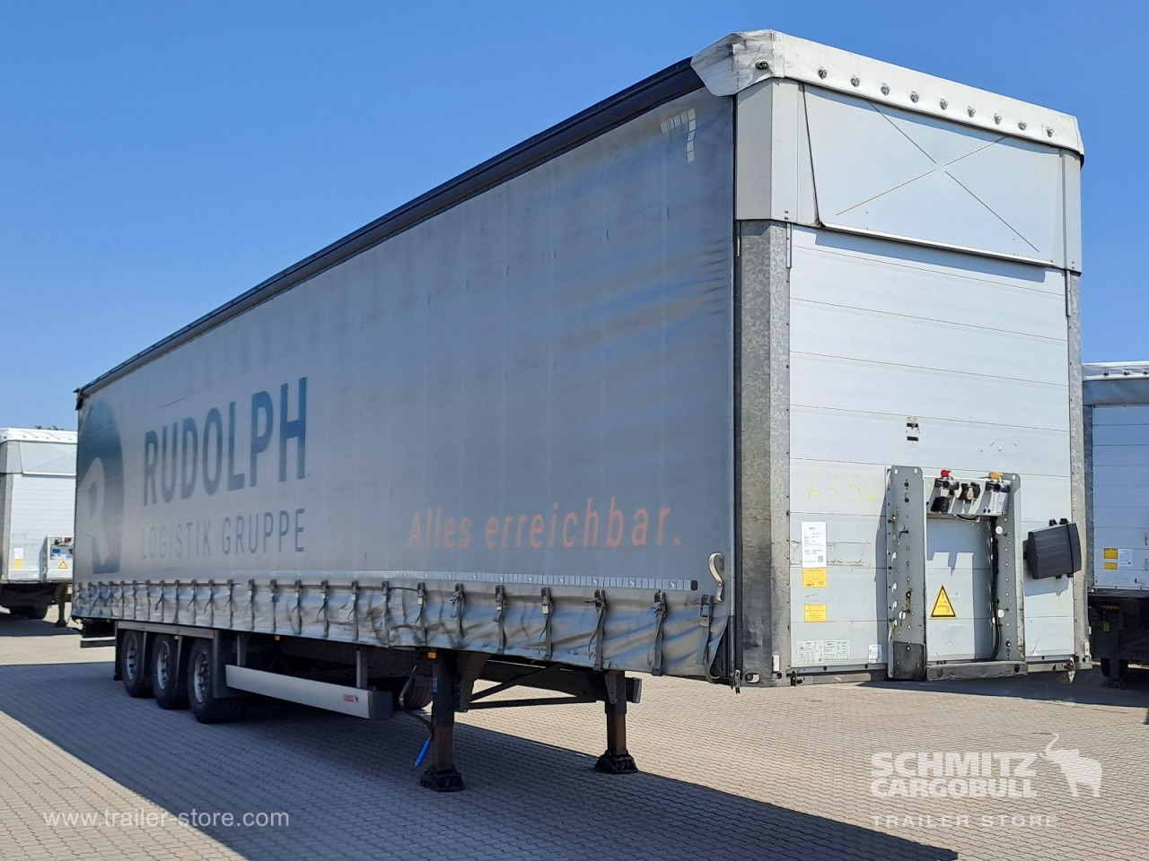Schmitz Cargobull Curtainsider Mega Getränke 
