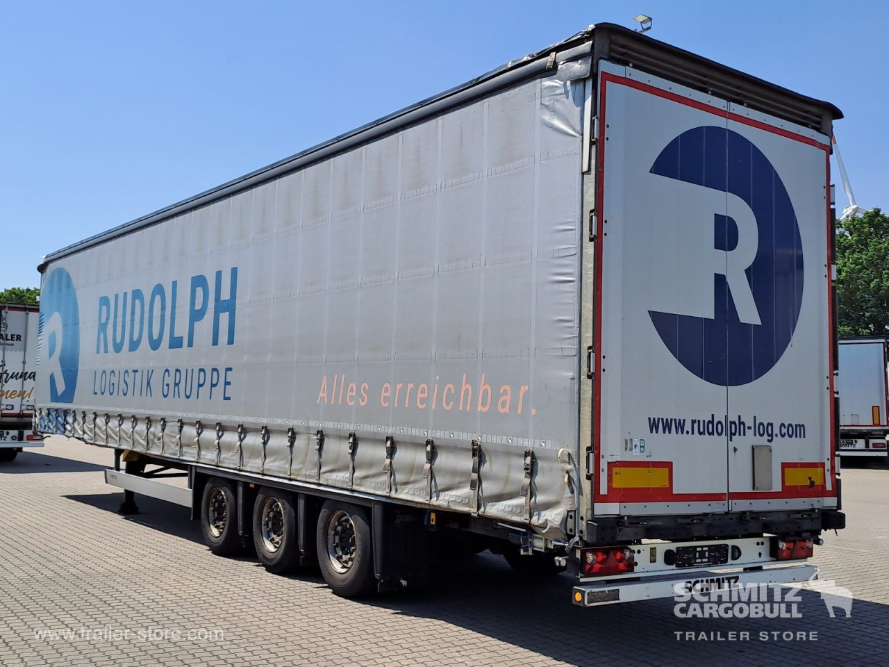 Schmitz Cargobull Curtainsider Mega Getränke 