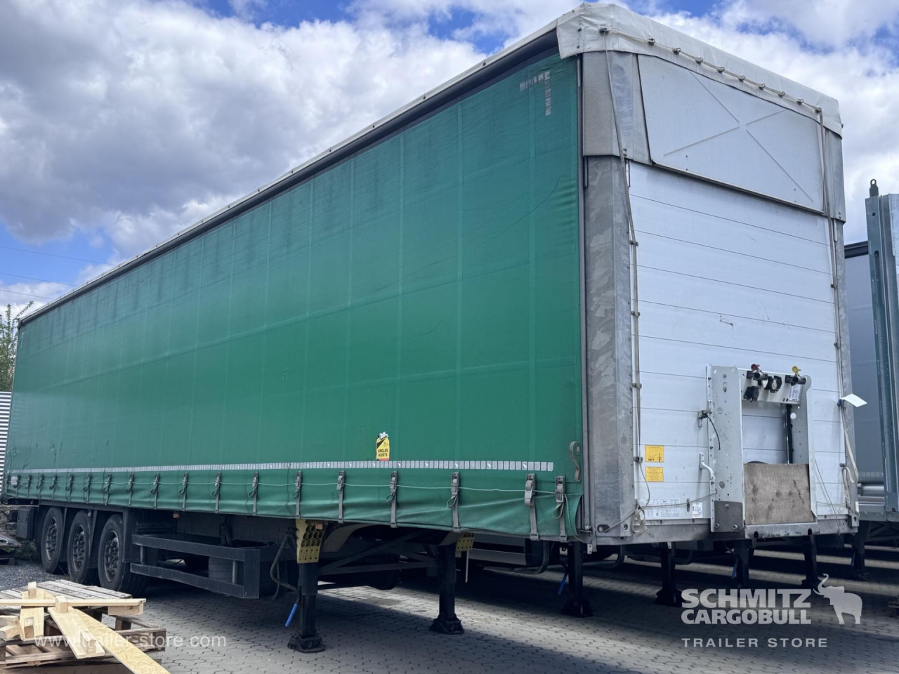 Schmitz Cargobull Curtainsider Mega 