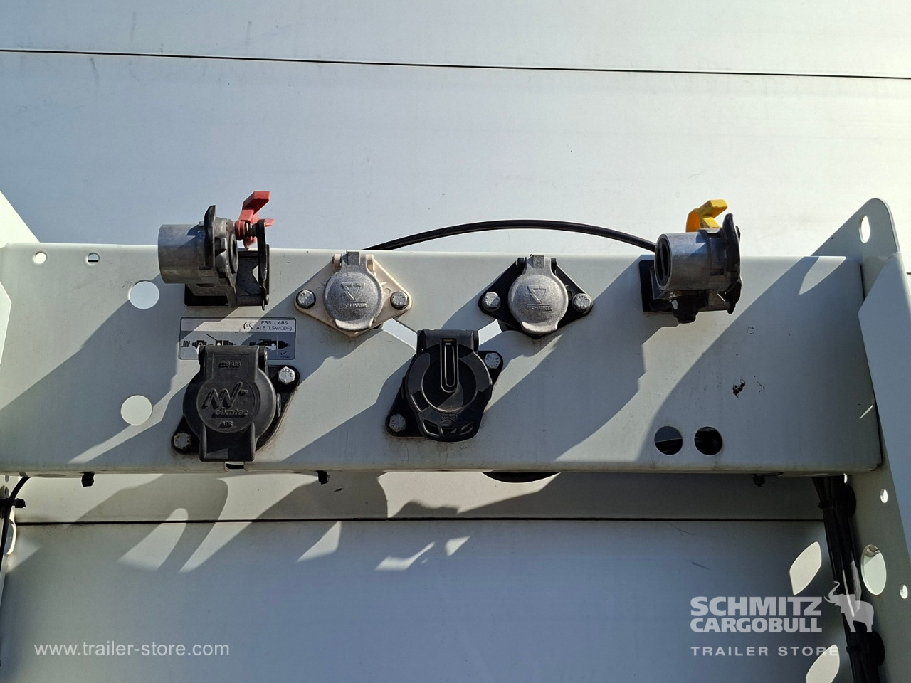 Schmitz Cargobull Curtainsider Standard Getränke 