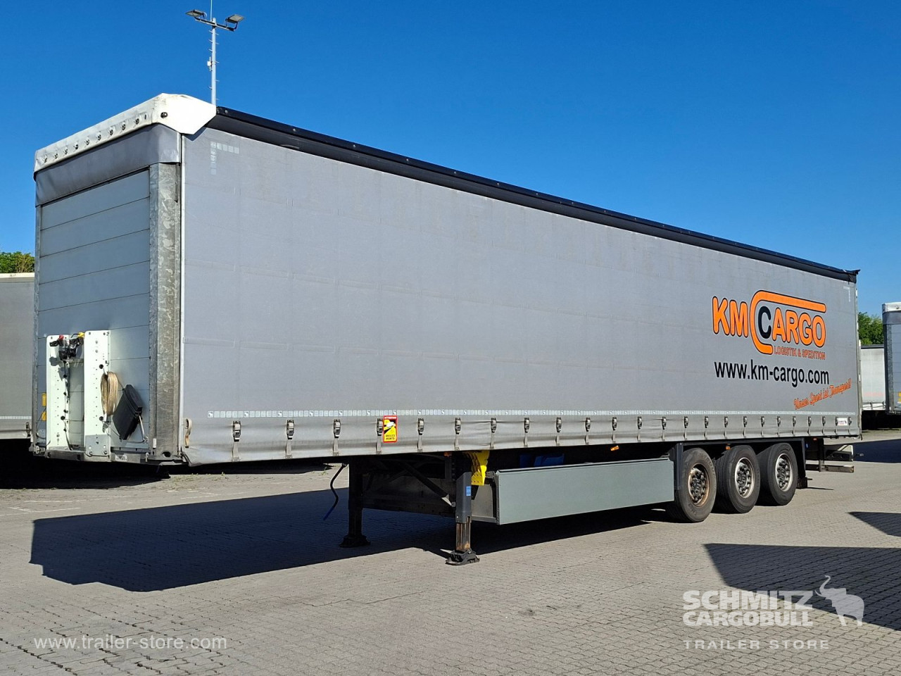 Schmitz Cargobull Curtainsider Standard Getränke 