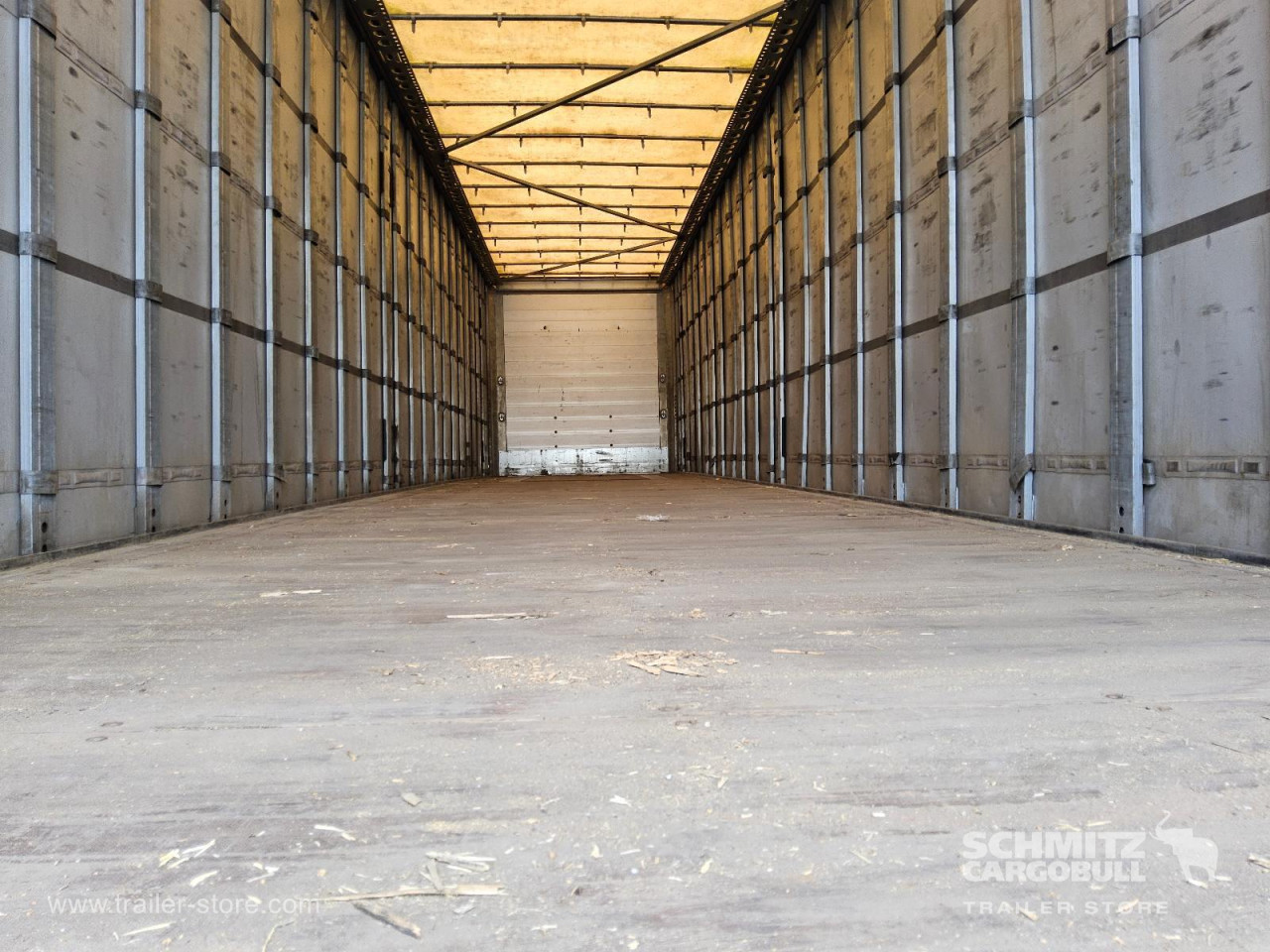 Schmitz Cargobull Curtainsider Mega Getränke 