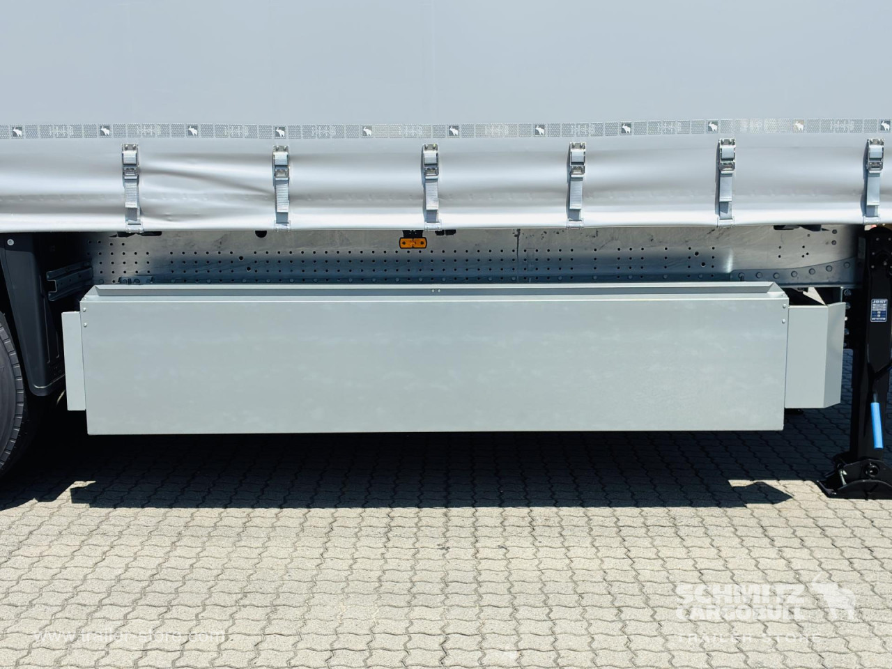 Schmitz Cargobull Curtainsider Standard Getränke 