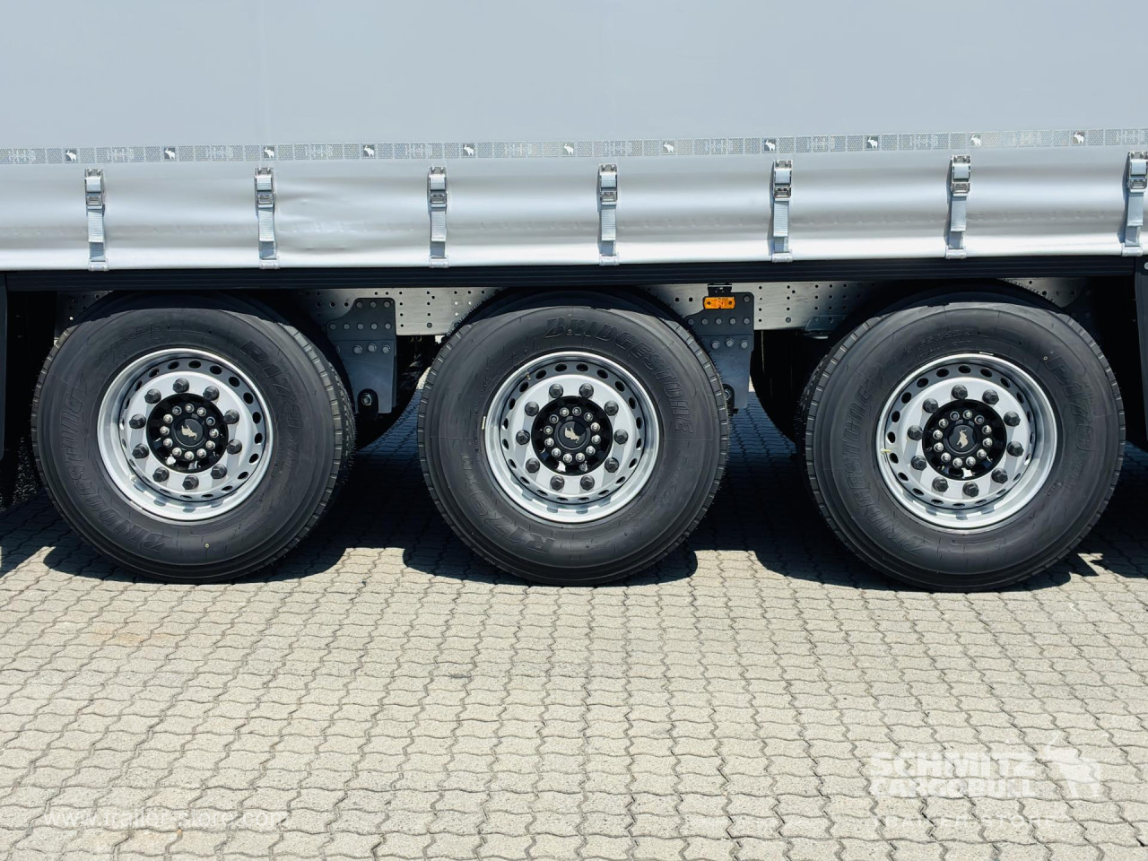 Schmitz Cargobull Curtainsider Standard Getränke 