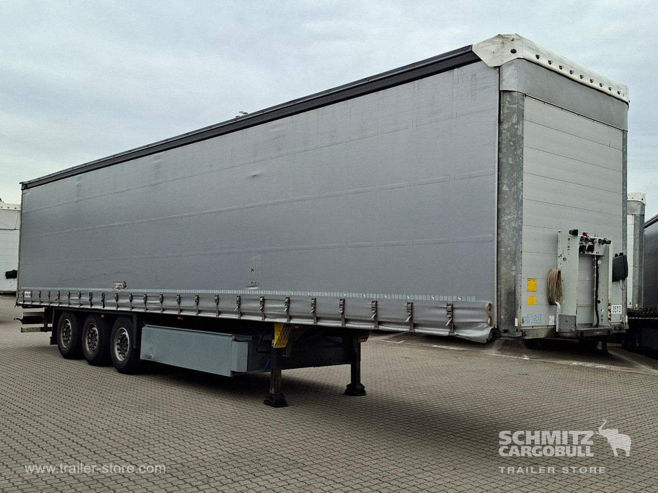 Schmitz Cargobull Curtainsider Standard Getränke 
