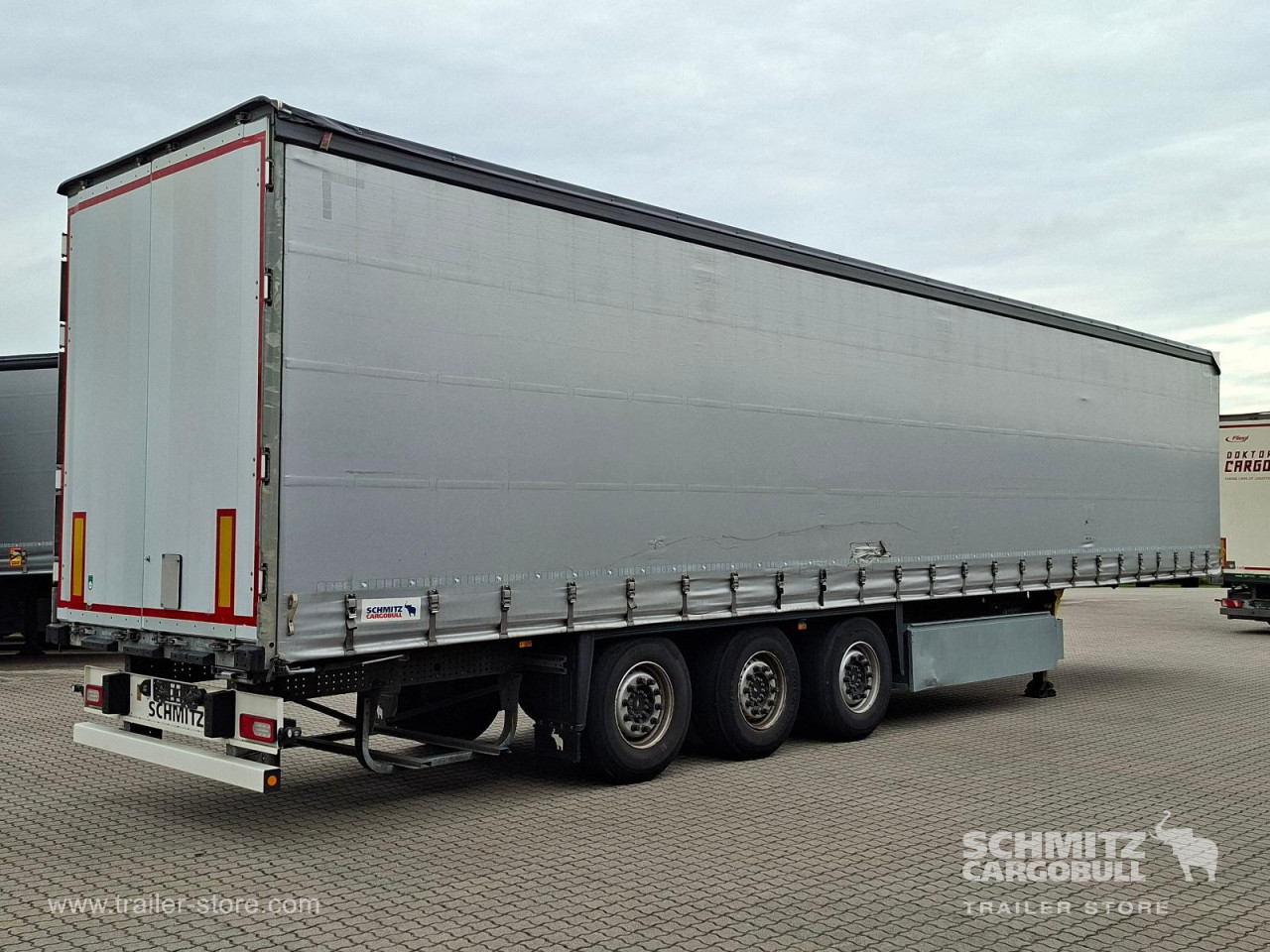 Schmitz Cargobull Curtainsider Standard Getränke 