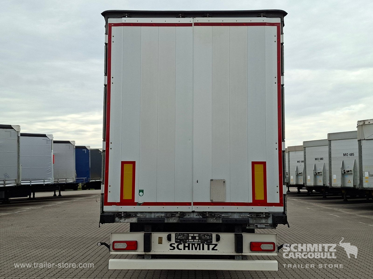 Schmitz Cargobull Curtainsider Standard Getränke 