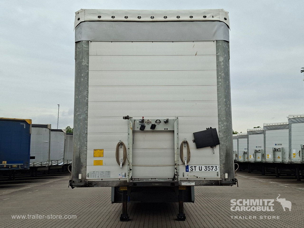 Schmitz Cargobull Curtainsider Standard Getränke 