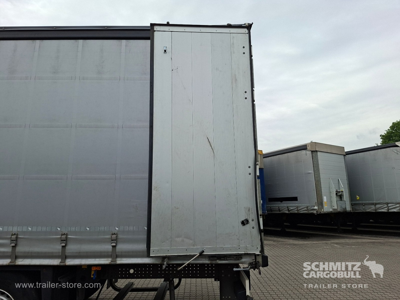 Schmitz Cargobull Curtainsider Standard Getränke 