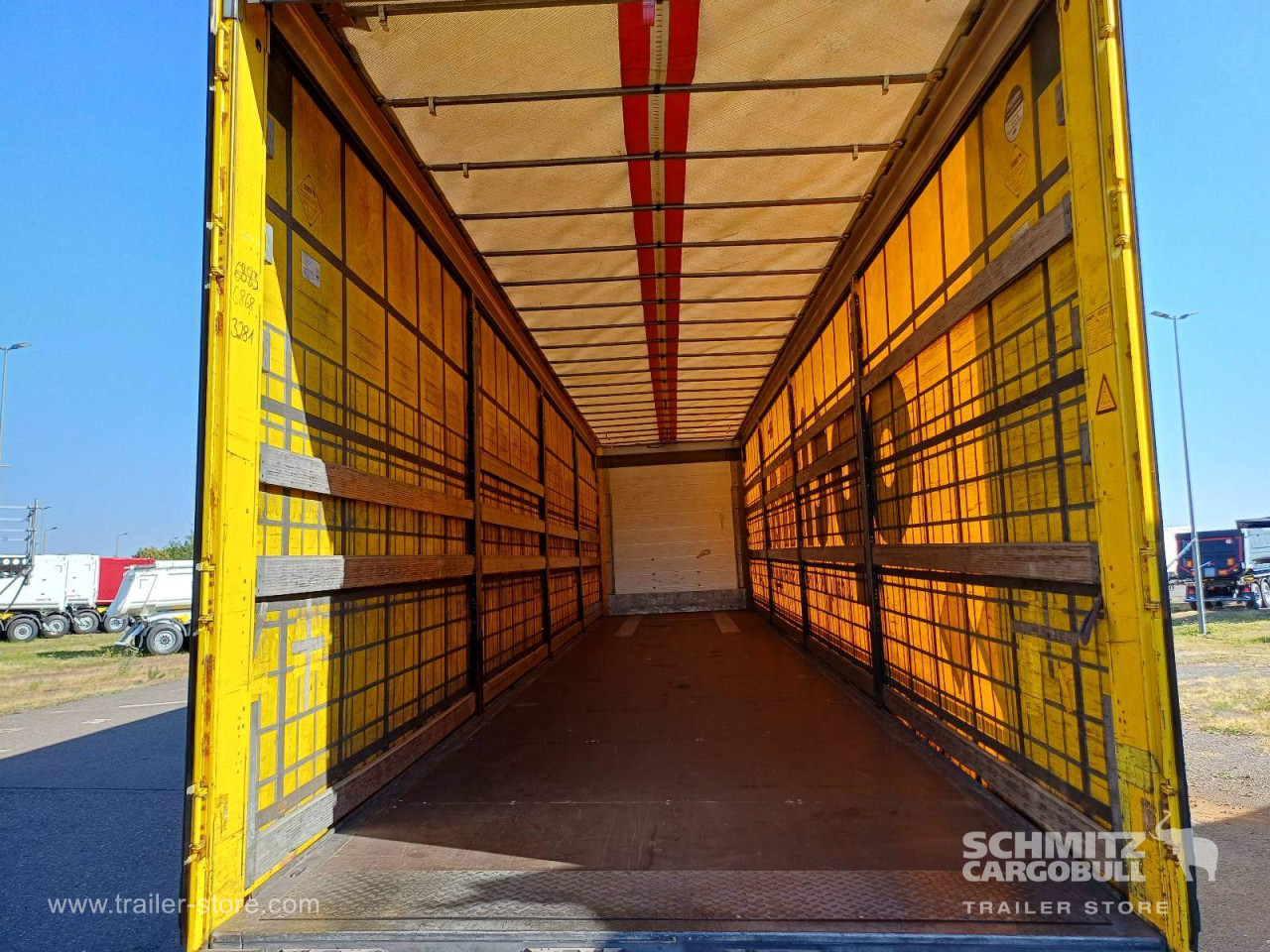 Schmitz Cargobull Curtainsider Mega 