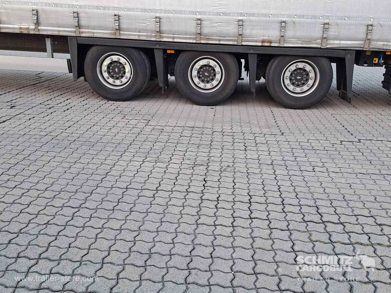 Schmitz Cargobull Curtainsider Mega 