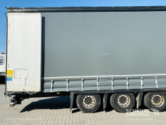 Schmitz Cargobull Curtainsider Mega Getränke 