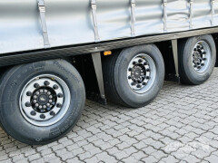 Schmitz Cargobull Curtainsider Mega Getränke 